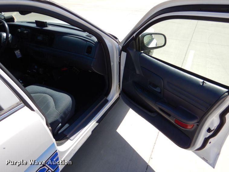 image for item DM2508 2000 Ford Crown Victoria Police Interceptor