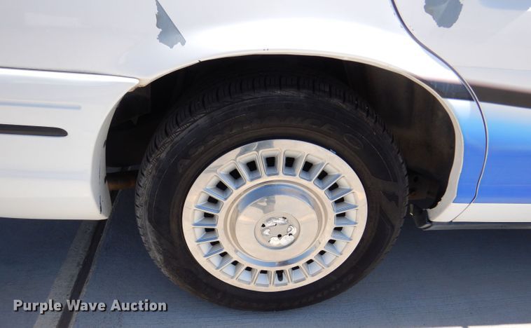 image for item DM2508 2000 Ford Crown Victoria Police Interceptor