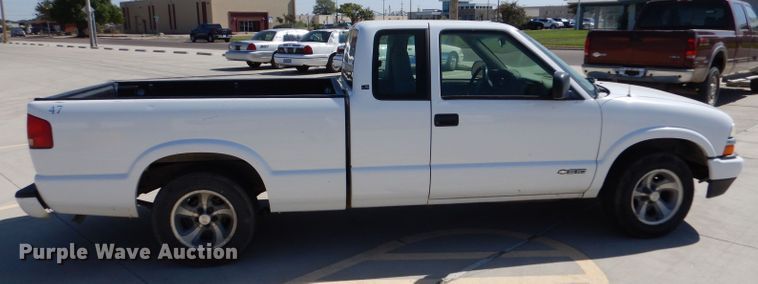 image for item DM2509 2003 Chevrolet S10  Ext. Cab pickup truck