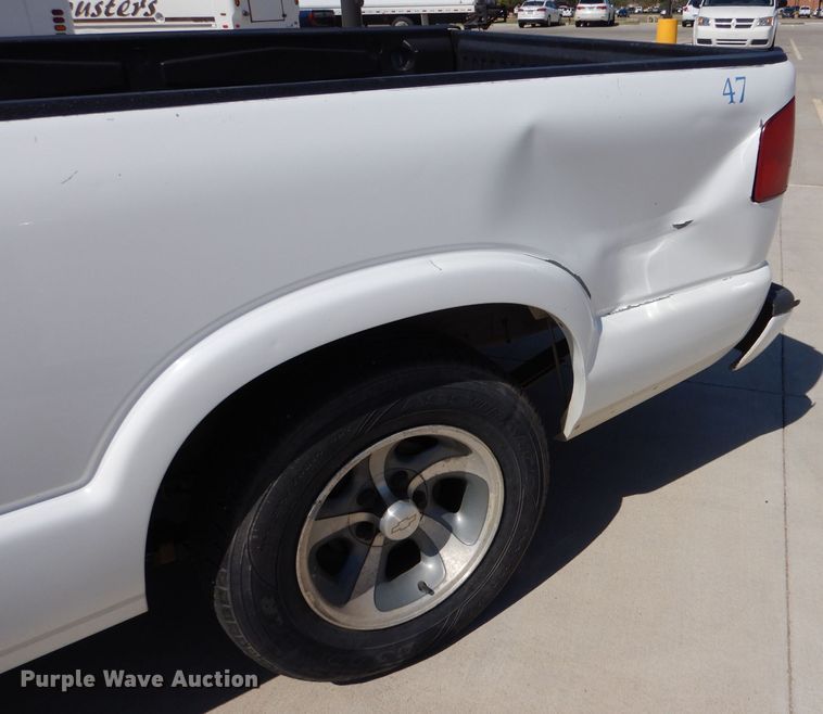 image for item DM2509 2003 Chevrolet S10  Ext. Cab pickup truck