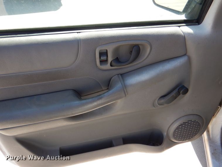 image for item DM2509 2003 Chevrolet S10  Ext. Cab pickup truck