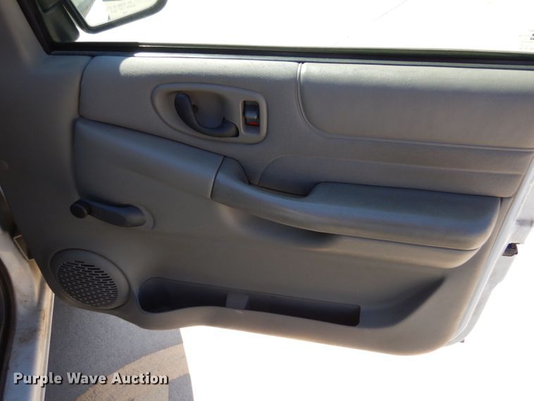 image for item DM2509 2003 Chevrolet S10  Ext. Cab pickup truck