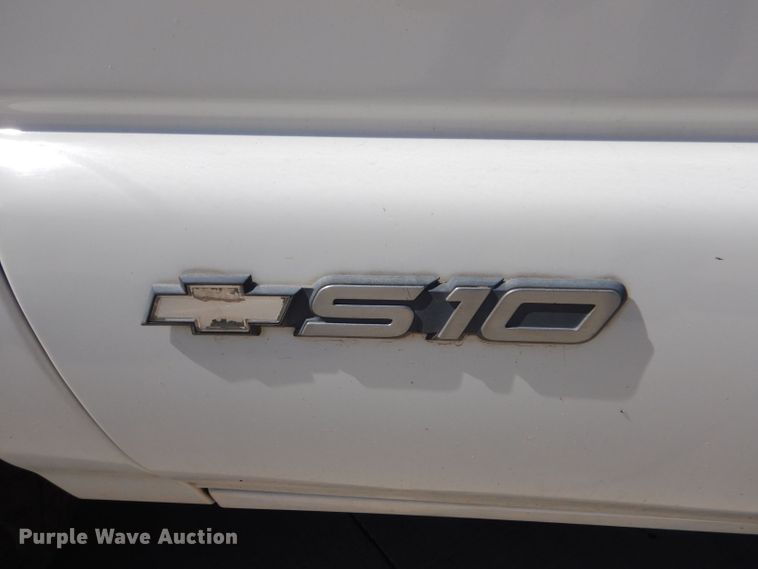 image for item DM2509 2003 Chevrolet S10  Ext. Cab pickup truck