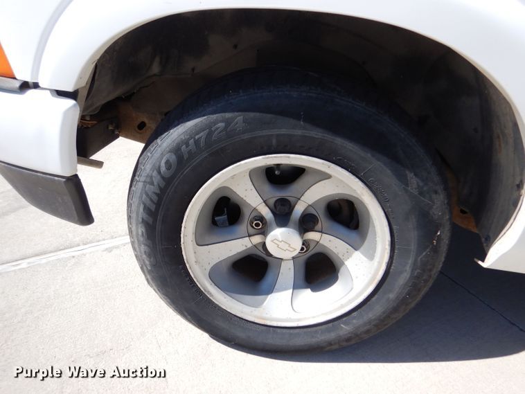 image for item DM2509 2003 Chevrolet S10  Ext. Cab pickup truck