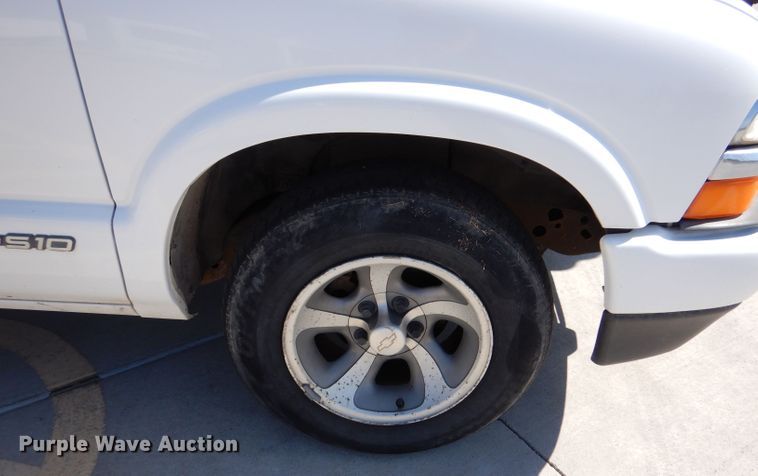 image for item DM2509 2003 Chevrolet S10  Ext. Cab pickup truck