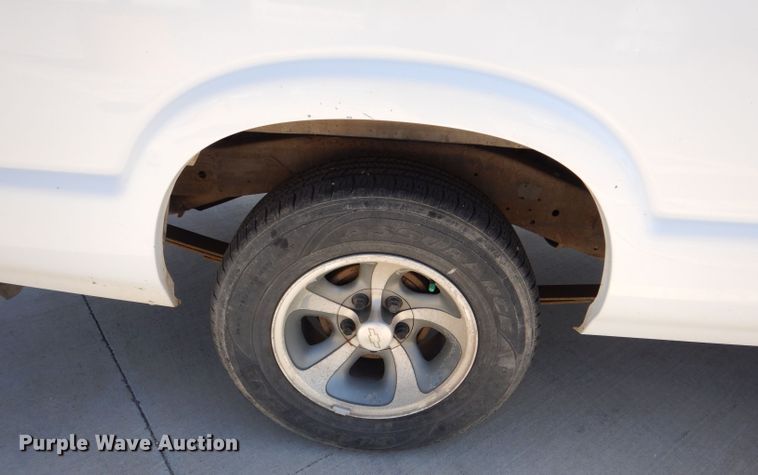 image for item DM2509 2003 Chevrolet S10  Ext. Cab pickup truck