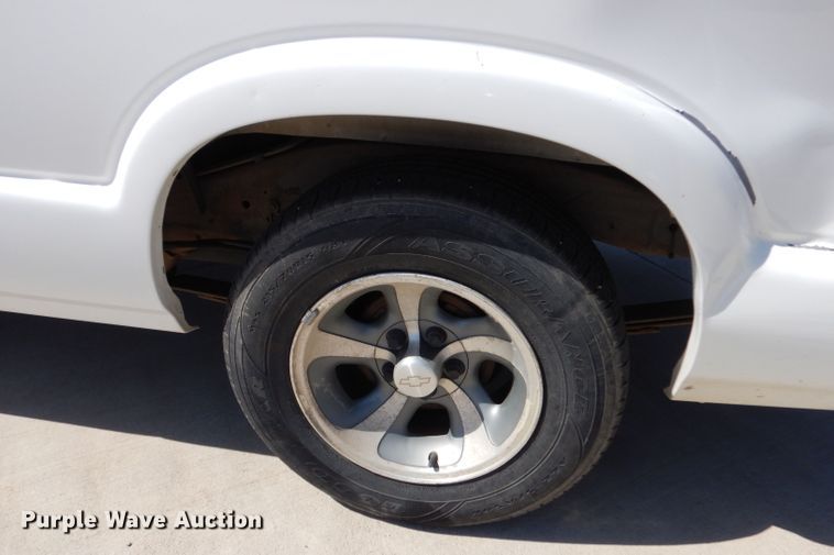 image for item DM2509 2003 Chevrolet S10  Ext. Cab pickup truck