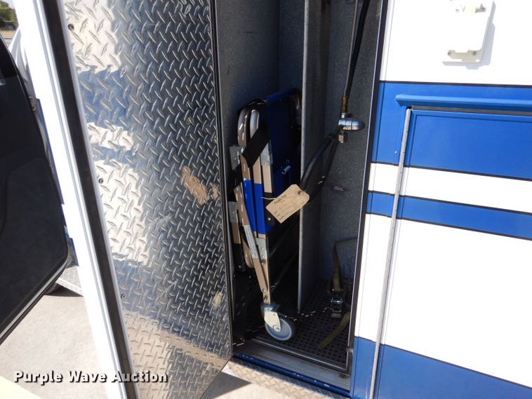 image for item DM2511 1996 Ford E350  ambulance