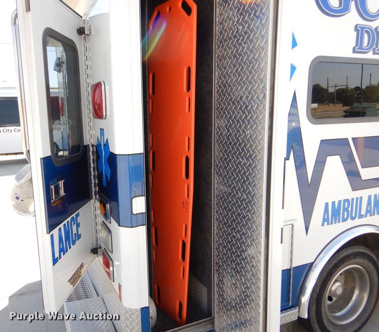 image for item DM2511 1996 Ford E350  ambulance