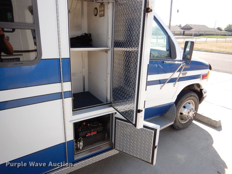image for item DM2511 1996 Ford E350  ambulance