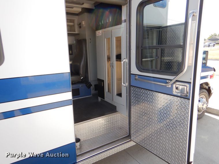 image for item DM2511 1996 Ford E350  ambulance