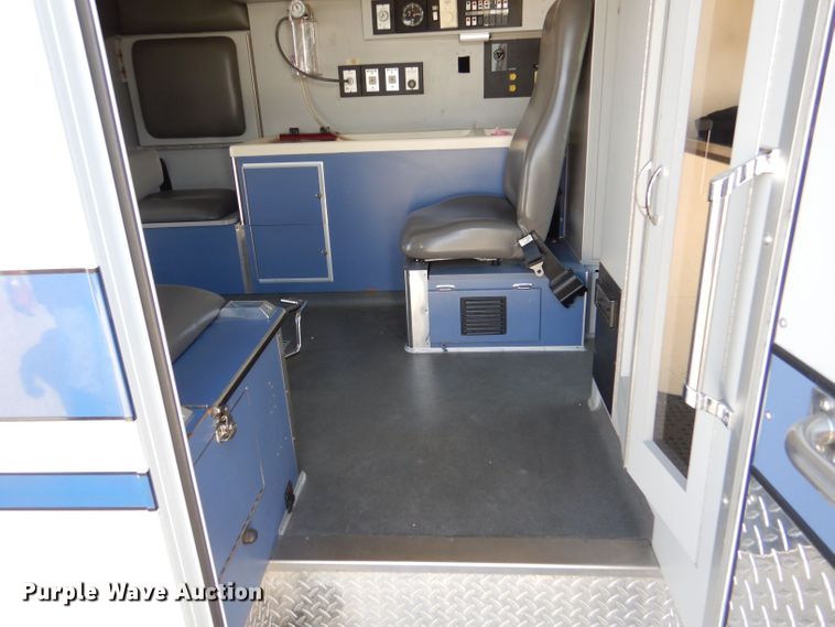 image for item DM2511 1996 Ford E350  ambulance