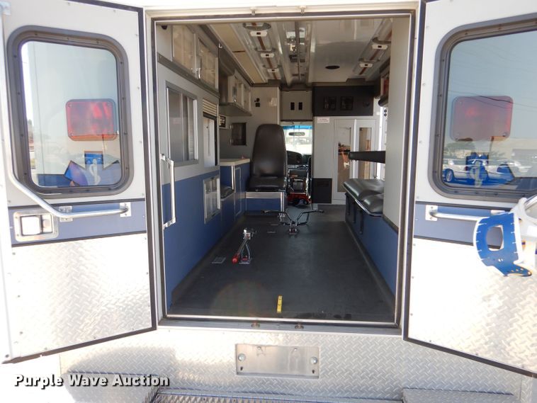 image for item DM2511 1996 Ford E350  ambulance