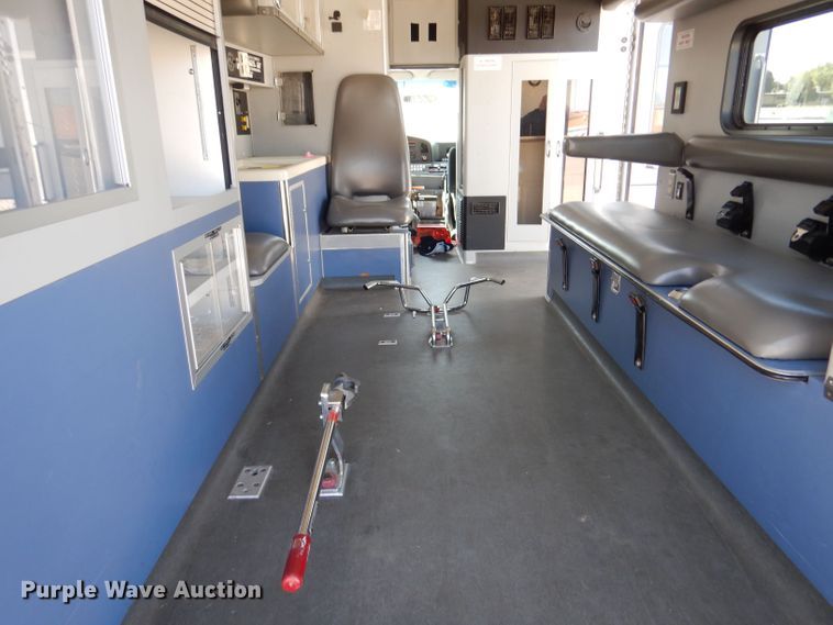 image for item DM2511 1996 Ford E350  ambulance