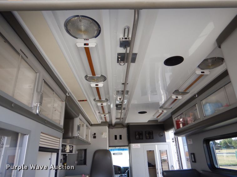 image for item DM2511 1996 Ford E350  ambulance