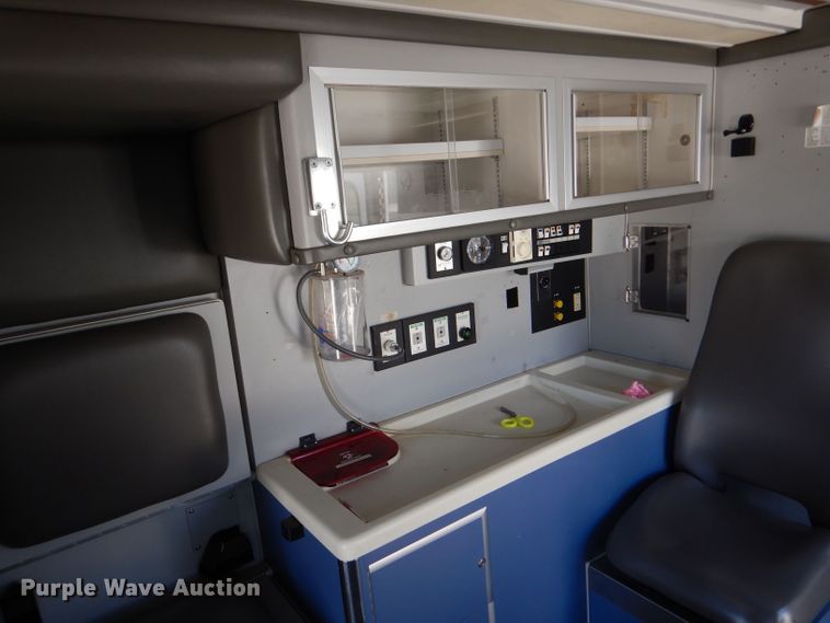 image for item DM2511 1996 Ford E350  ambulance