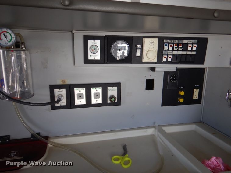 image for item DM2511 1996 Ford E350  ambulance