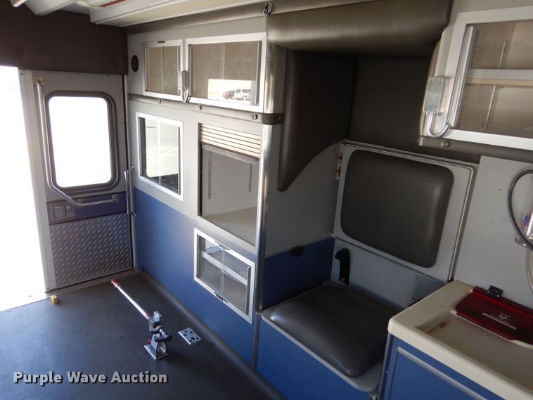 image for item DM2511 1996 Ford E350  ambulance