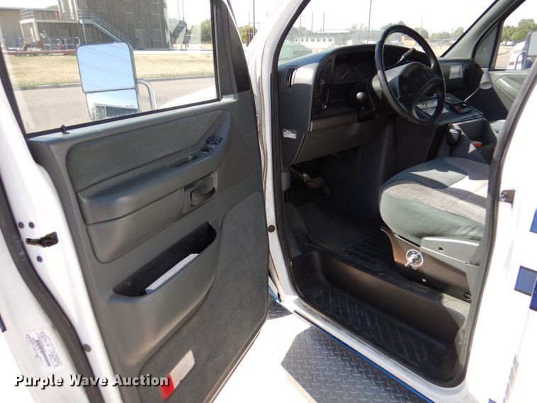 image for item DM2511 1996 Ford E350  ambulance