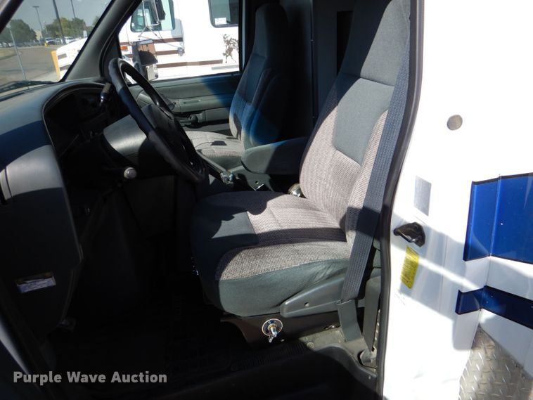 image for item DM2511 1996 Ford E350  ambulance