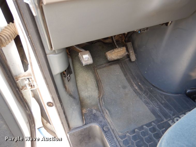 image for item DM2511 1996 Ford E350  ambulance