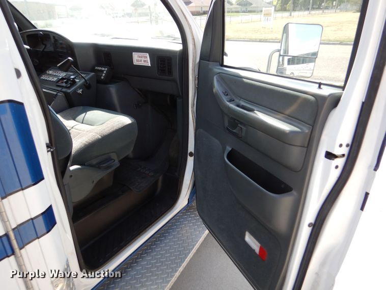 image for item DM2511 1996 Ford E350  ambulance