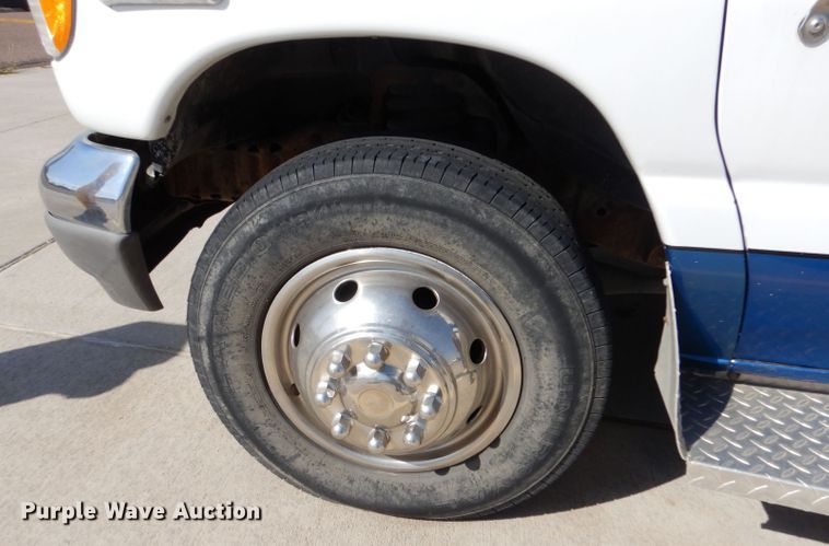 image for item DM2511 1996 Ford E350  ambulance