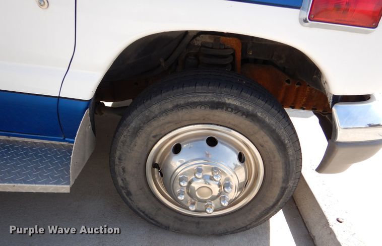 image for item DM2511 1996 Ford E350  ambulance