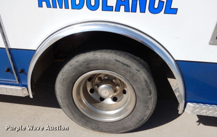 image for item DM2511 1996 Ford E350  ambulance