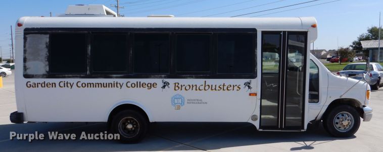 image for item DM2512 1998 Ford E450  shuttle bus