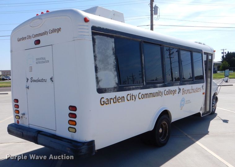 image for item DM2512 1998 Ford E450  shuttle bus