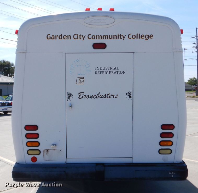 image for item DM2512 1998 Ford E450  shuttle bus