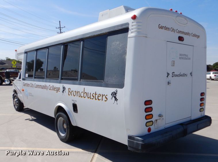 image for item DM2512 1998 Ford E450  shuttle bus