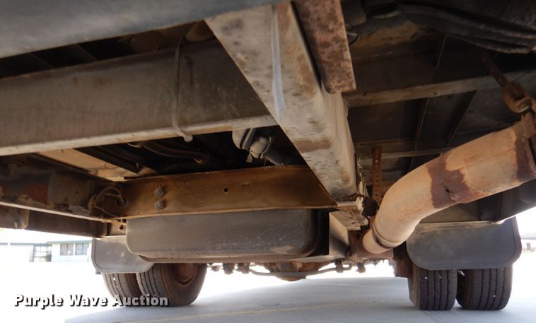 image for item DM2512 1998 Ford E450  shuttle bus