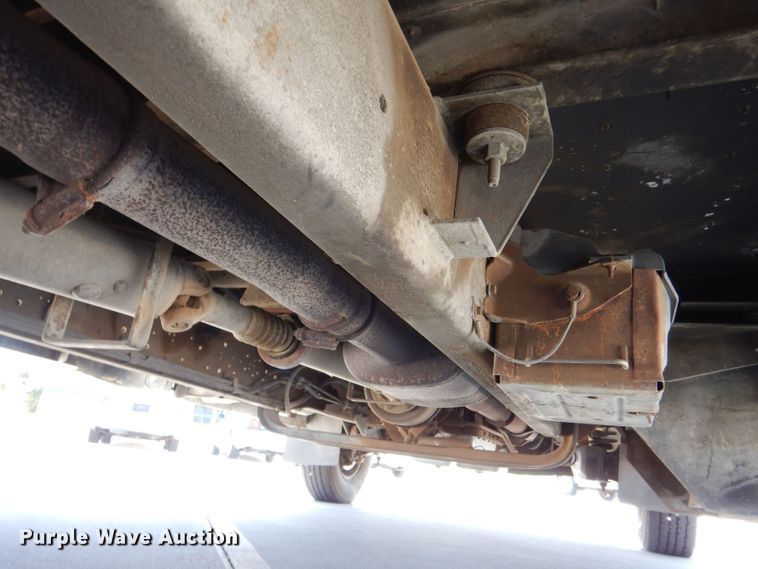 image for item DM2512 1998 Ford E450  shuttle bus