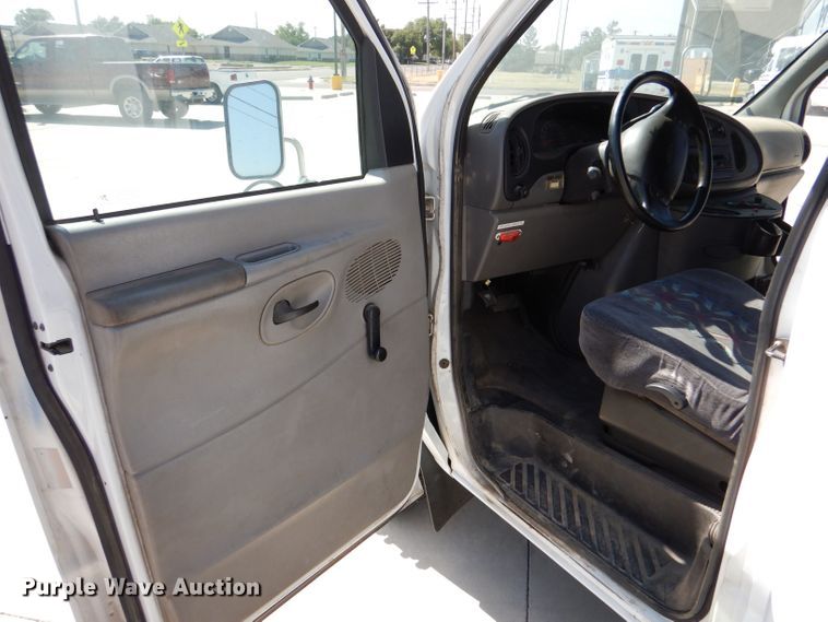 image for item DM2512 1998 Ford E450  shuttle bus