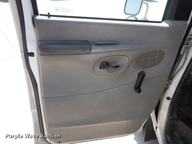 image for item DM2512 1998 Ford E450  shuttle bus