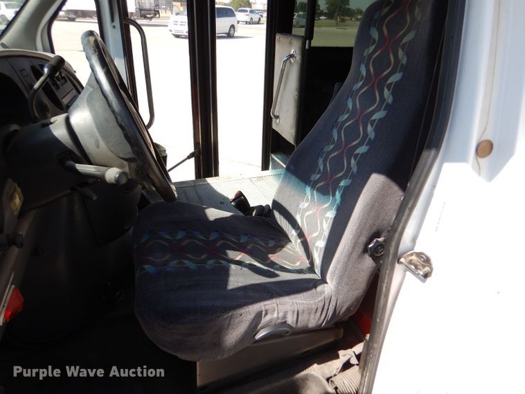 image for item DM2512 1998 Ford E450  shuttle bus