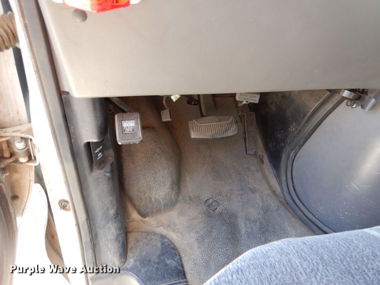 image for item DM2512 1998 Ford E450  shuttle bus