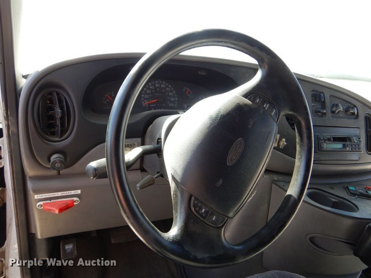 image for item DM2512 1998 Ford E450  shuttle bus