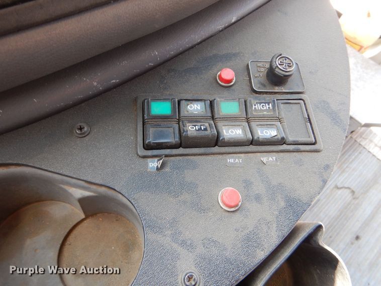 image for item DM2512 1998 Ford E450  shuttle bus