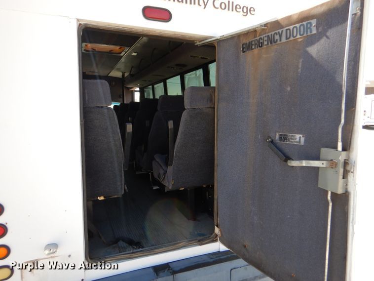 image for item DM2512 1998 Ford E450  shuttle bus