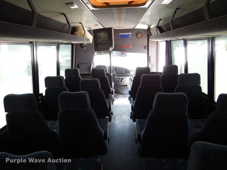 image for item DM2512 1998 Ford E450  shuttle bus