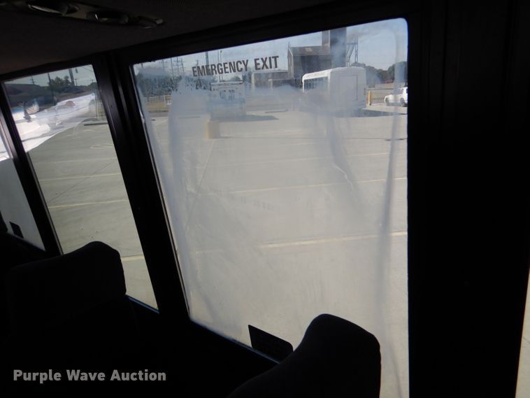 image for item DM2512 1998 Ford E450  shuttle bus