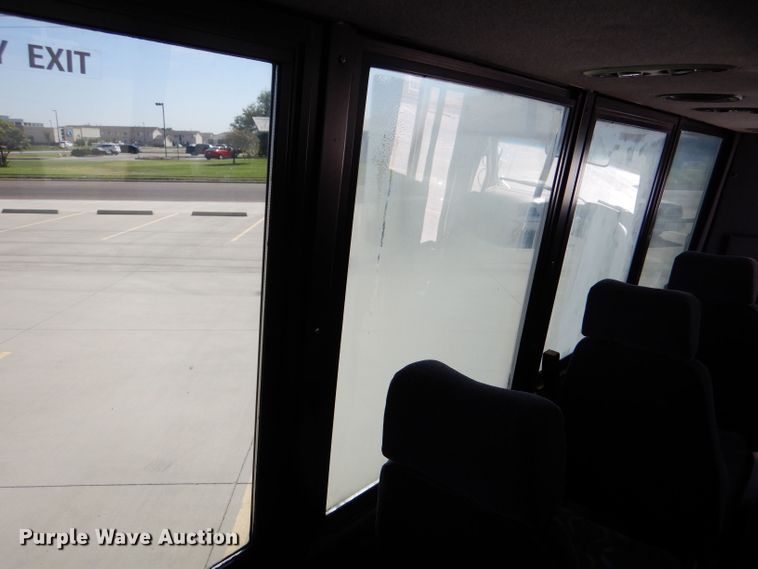 image for item DM2512 1998 Ford E450  shuttle bus