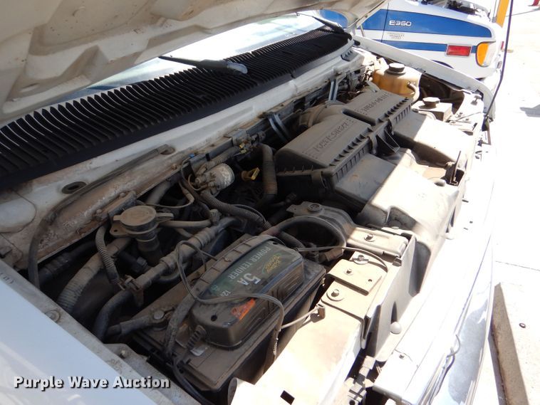 image for item DM2512 1998 Ford E450  shuttle bus