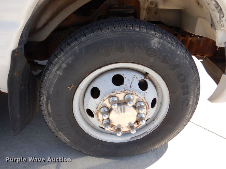 image for item DM2512 1998 Ford E450  shuttle bus