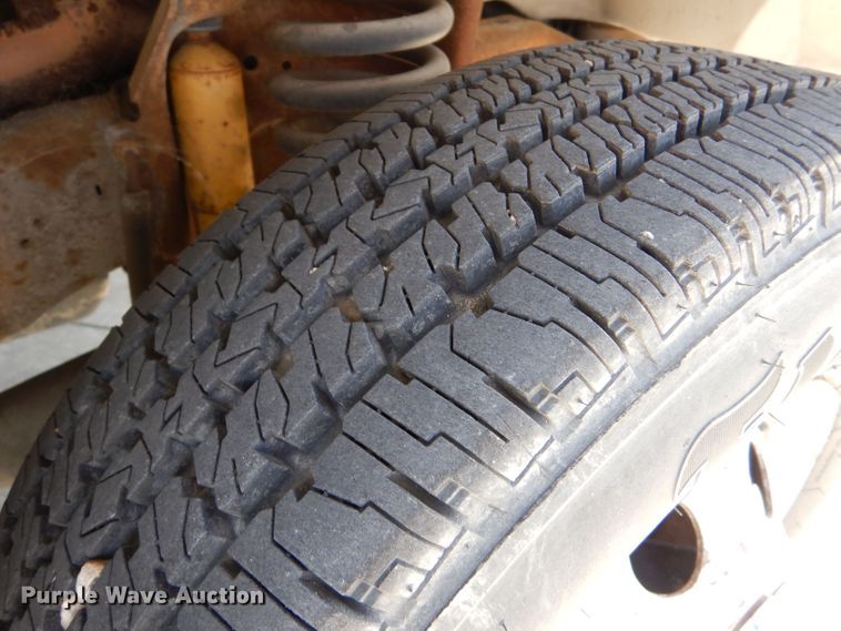 image for item DM2512 1998 Ford E450  shuttle bus