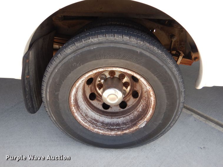 image for item DM2512 1998 Ford E450  shuttle bus