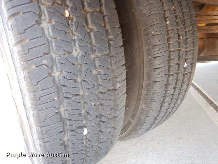 image for item DM2512 1998 Ford E450  shuttle bus